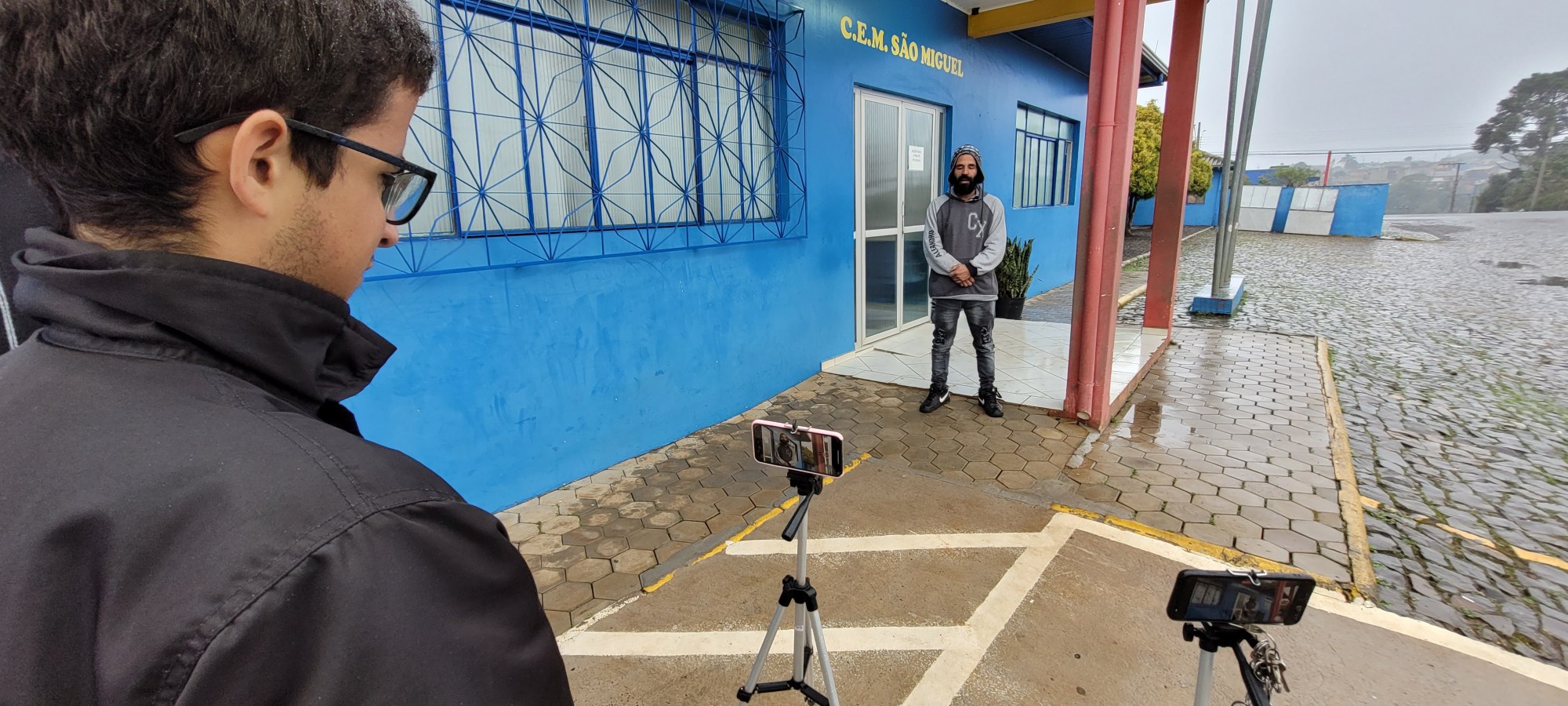 Estudantes gravam durante a oficina de cinema da 3ª Mostra Chica Pelega em Fraiburgo