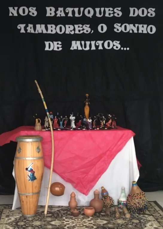 Cartaz do filme Nos Batuques dos Tambores: o sonho de muitos